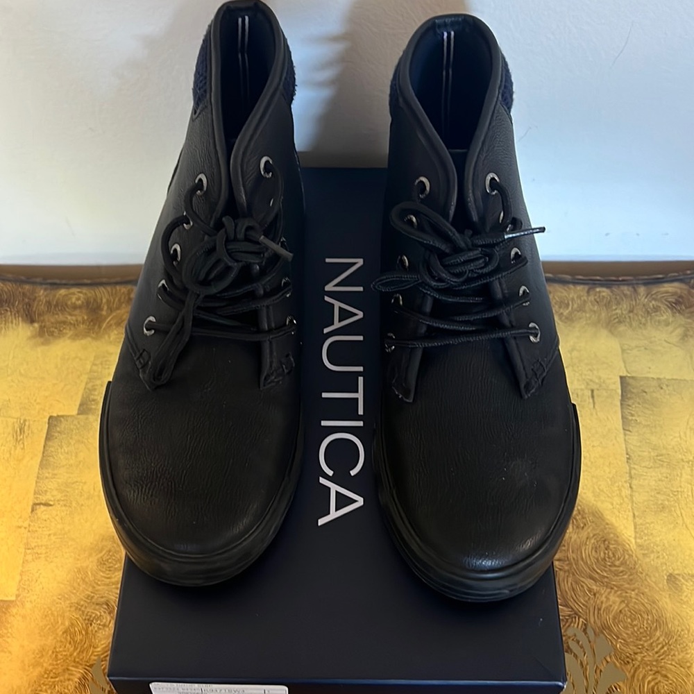 Nautica Youth Size 4 Breakwater
High Top Faux Leather Boot Lace Up